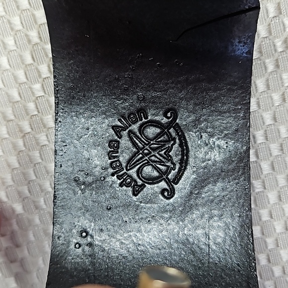 ADRIANA ALLEN - Picture 5 of 7